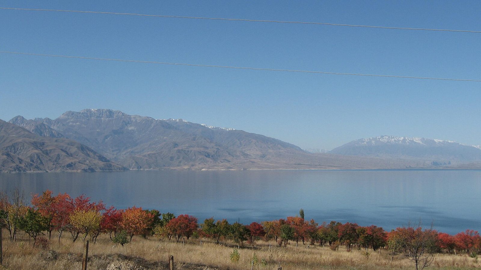 Toktogul reservoir in autumn